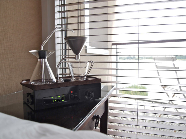 The-Barisieur-coffee-alarm-clock-13-600x450